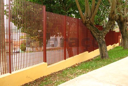 Gradil para cercamento vertical